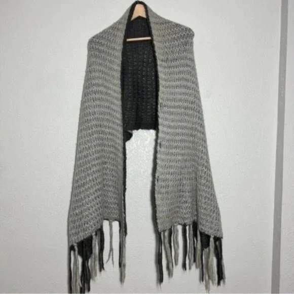 Button up two tone knitted blanket shawl / scarf - Picture 6 of 8